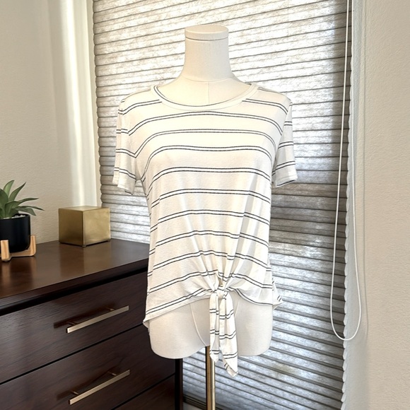 Final Touch Short Sleeve Tie Front Shirt. Size Small. Cream w/black stripes. - Picture 1 of 8